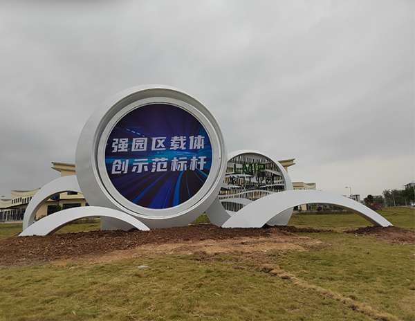 惠州市龙门汽车站前雕塑